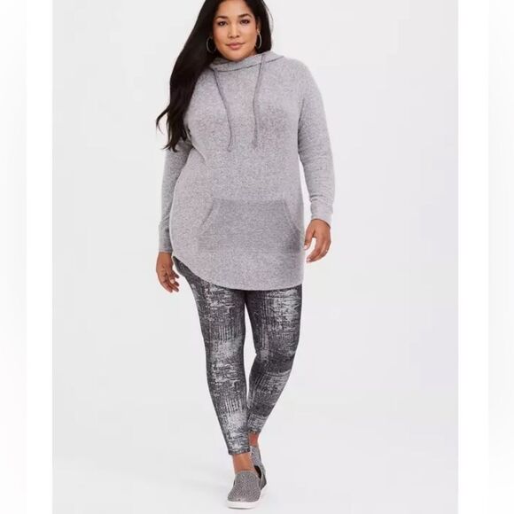 Torrid Size 4 Black & Silver Foil Knit Leggings - Picture 1 of 8